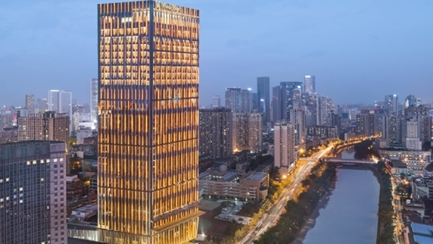 7777888888管家精准一肖中管家婆开奖结果,西班牙国王与人形机器人握手,公开决策资料解释落实_精简版V5.19